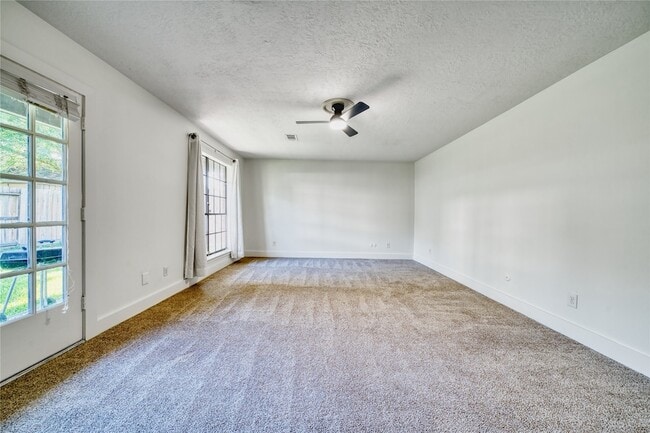 Building Photo - 8006 Albin Ln