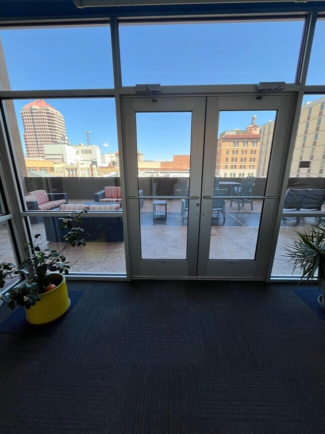 Building Photo - 524 Central Ave SW