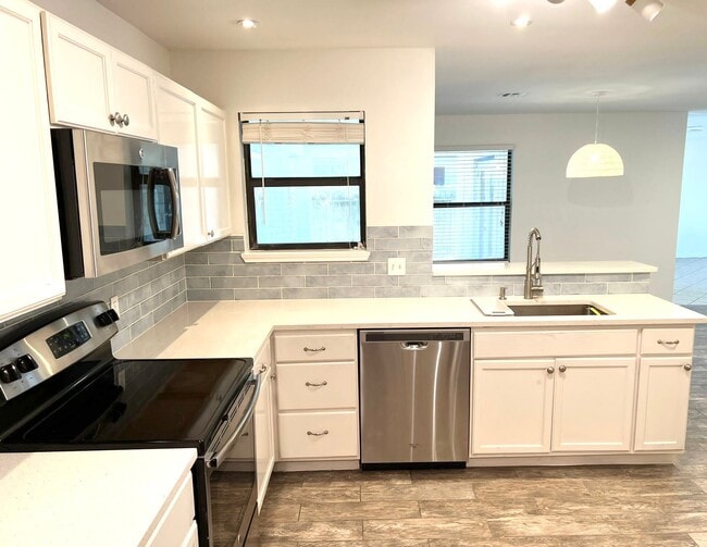 Building Photo - 15334 Barataria Dr