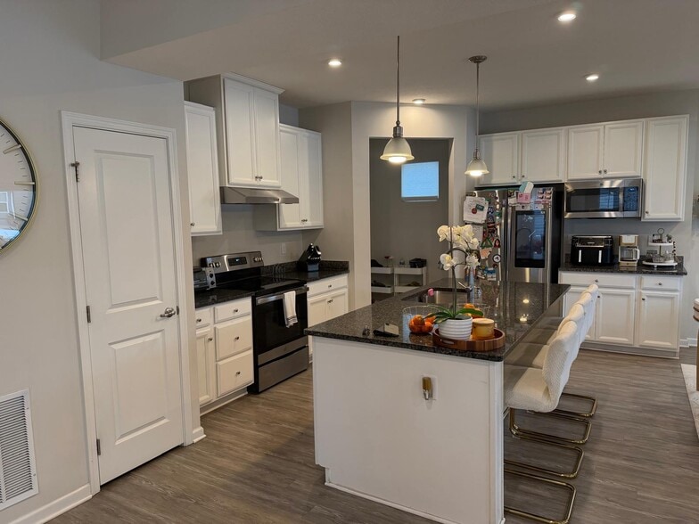 Kitchen - 585 Bermuda Way