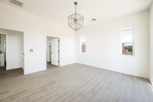 Building Photo - Stunning 3-Bedroom Home with Mountain Views in Tessera