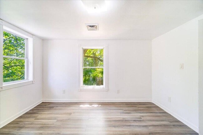 Building Photo - 629 S Rd