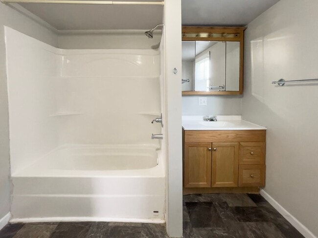 Building Photo - PRELEASING for AUGUST! Close to Campus