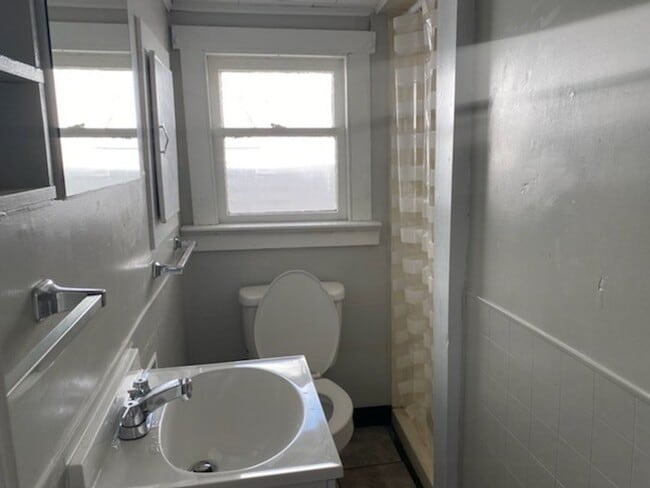 Building Photo - Updated 2BR Plain Local Ranch for Rent