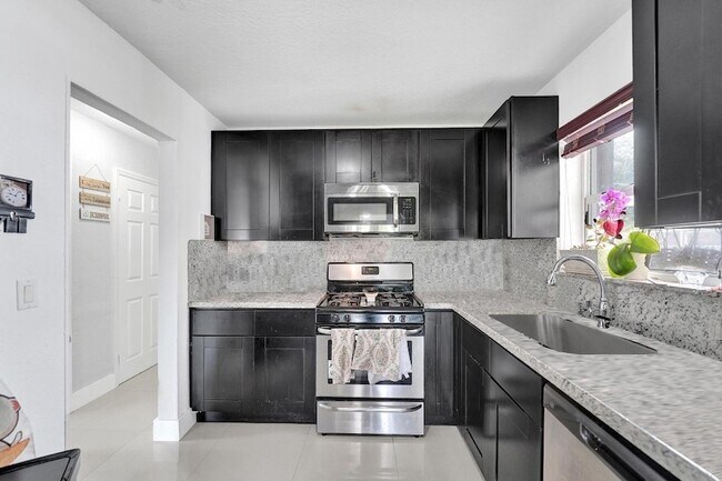 Building Photo - 3322 McKinley St