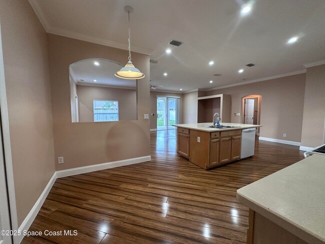 Building Photo - 802 Del Mar Cir