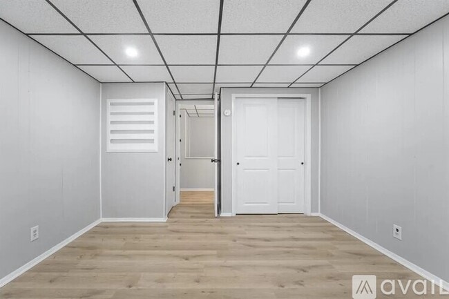 Building Photo - 13 Brookside Ave W