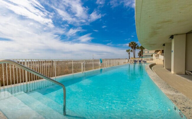 Building Photo - 521 W Beach Blvd