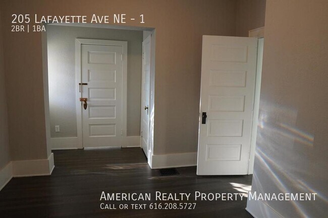 Building Photo - 205 Lafayette Ave NE