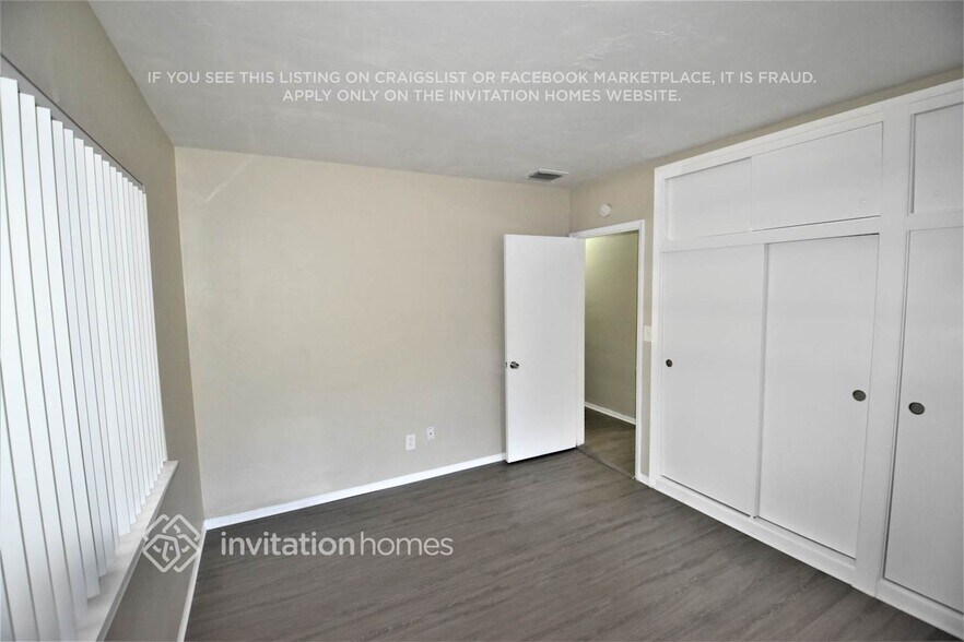 Building Photo - 2608 SW 34th Ave