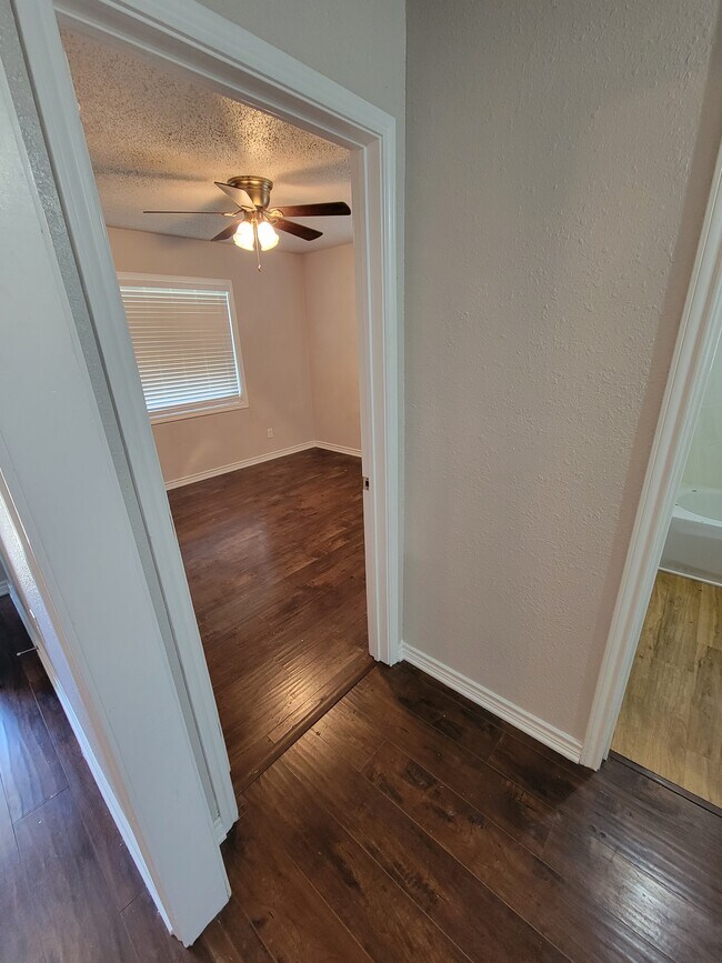 Building Photo - 900 N 8th St