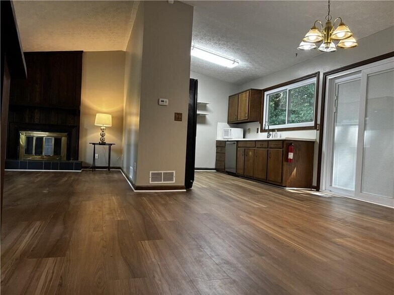 Building Photo - 3260 Creek Hollow Dr