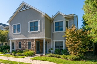 Building Photo - 115 Pond View Dr