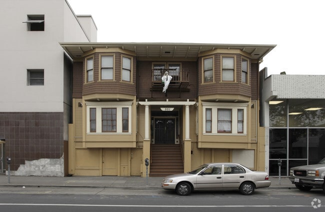 Building Photo - 551 W Grand Ave