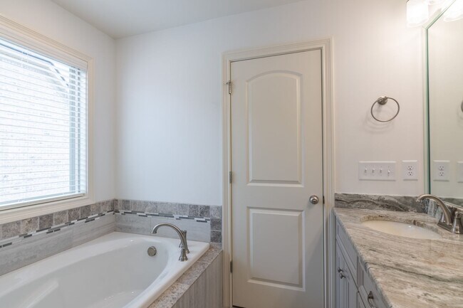 Building Photo - FOR LEASE - Brand New Construction - 3BR, 2.5BA, 2300sqft (Gallatin)