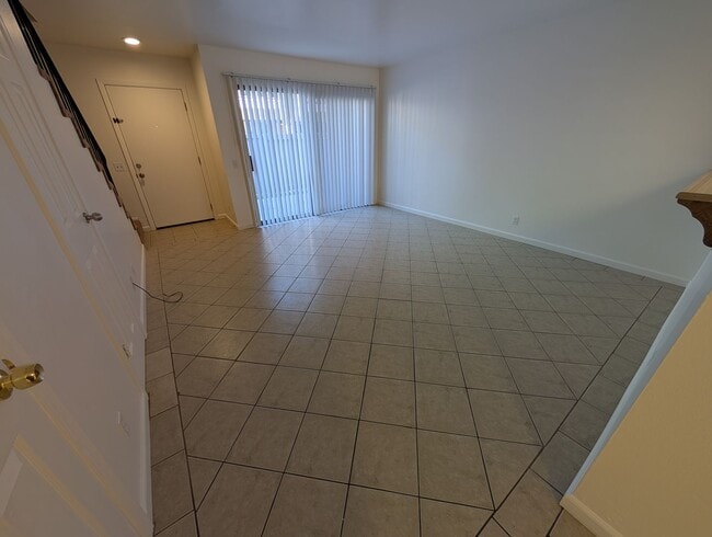 Building Photo - 1105 W Cypress Ave