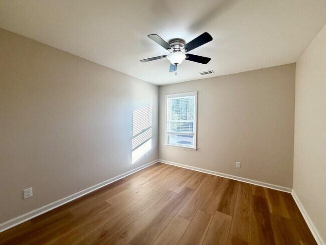 Building Photo - Heritage New Riverside Three Bedroom Home w. Fenced in Yard!