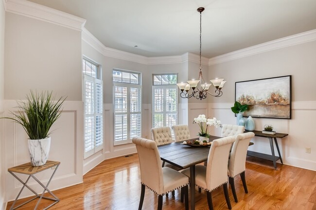 Building Photo - 1941 Ridgemont Ln