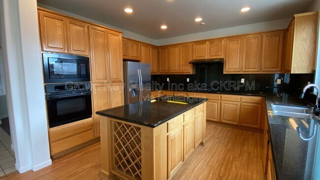 Building Photo - 2978 Jackson Ave