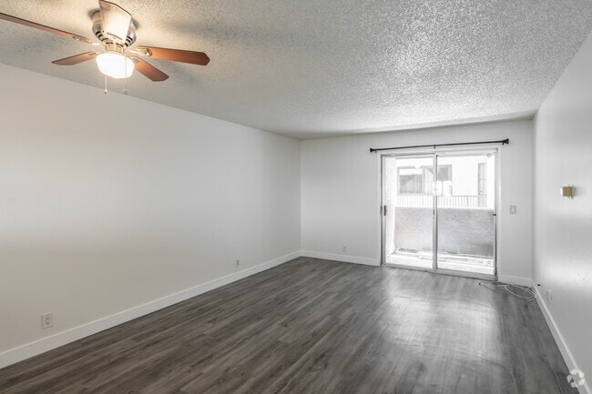 2BR, 2BA - 900SF - Living Room, Dining Room - 744 Rose Ave.