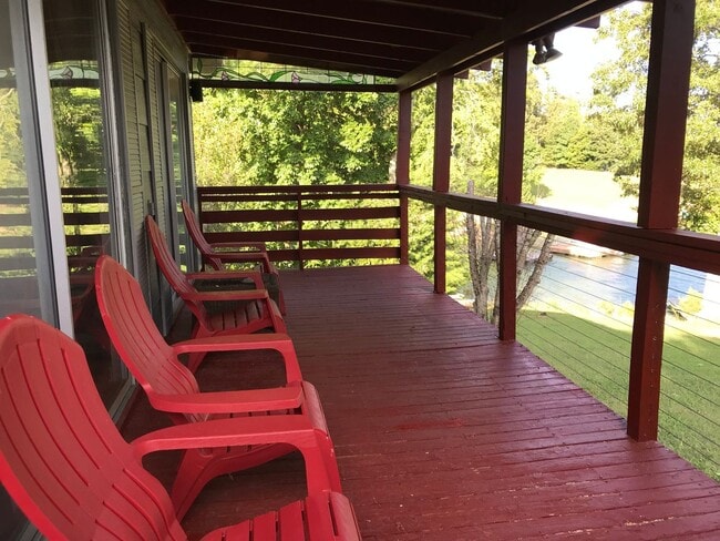 Building Photo - Lake Life!!!