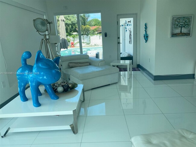 Building Photo - 12388 N Bayshore Dr