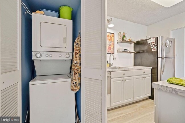 Building Photo - 5300 Columbia Pike