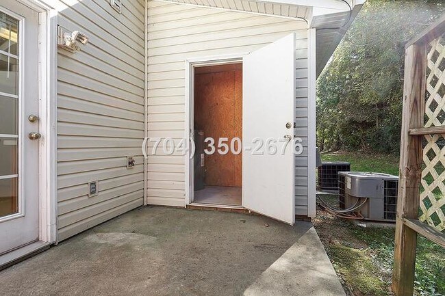 Building Photo - Beautiful townhouse 2 bed 1.5 bath in Monroe