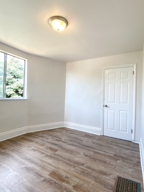 Building Photo - 723 Taylor Ave