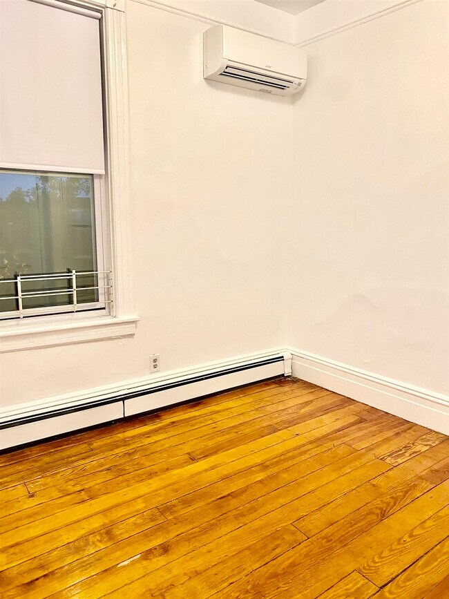 Building Photo - 46 Prescott St