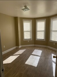 Building Photo - 421 Viola St