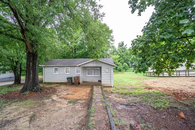 Building Photo - 3005 Ingleside Ave
