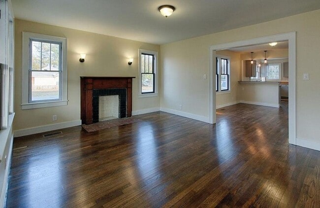 Building Photo - *****COMING SOON****Charming Home in North...