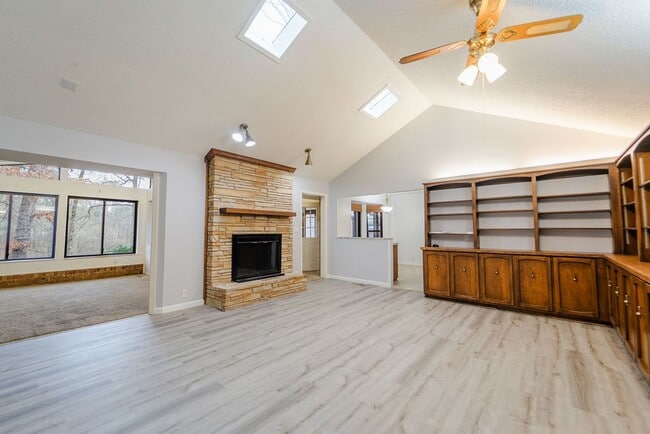 Building Photo - 6 Sonora Way