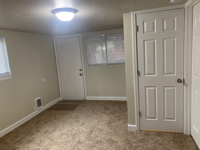 Building Photo - 1311 S 3rd Ave