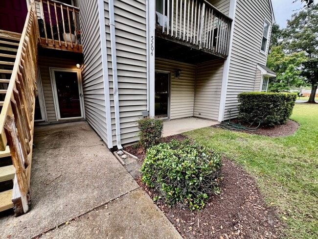 Building Photo - Bright First-Floor 2BR Condo—Pool & Amenities