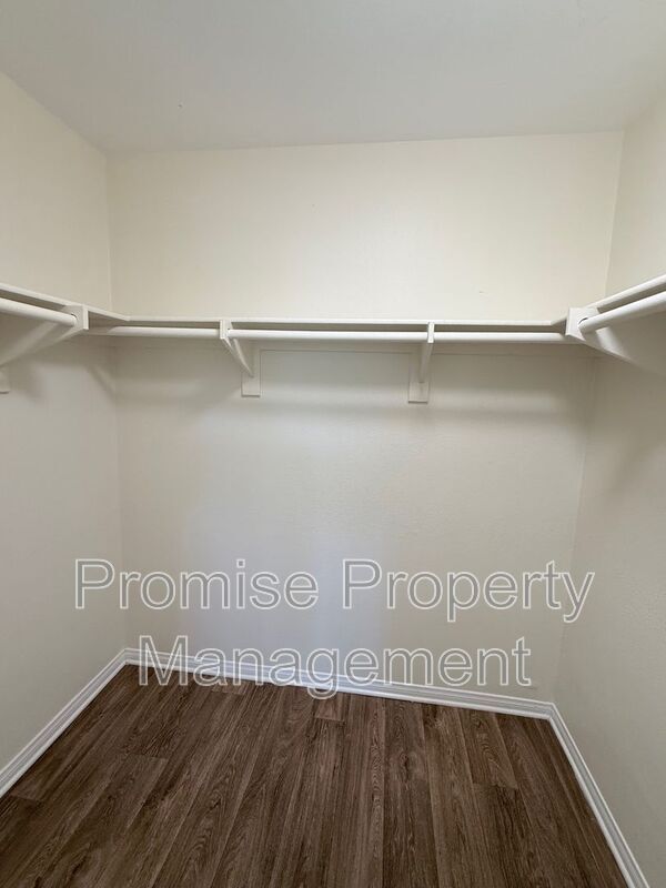 Building Photo - 1240 N Broadway