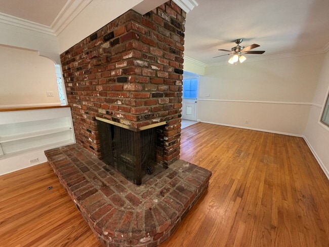 Building Photo - Newly Rehabbed Charming 3 Bed 2 Bath Home ...