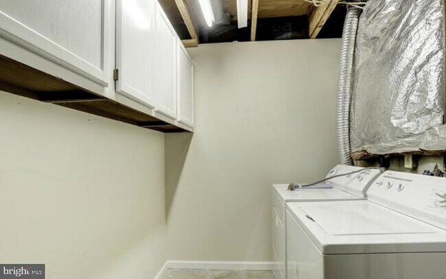 Building Photo - 613 Concerto Ln