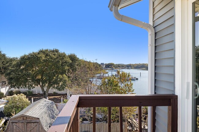 Building Photo - Beachside Living with Beautiful Bay Views