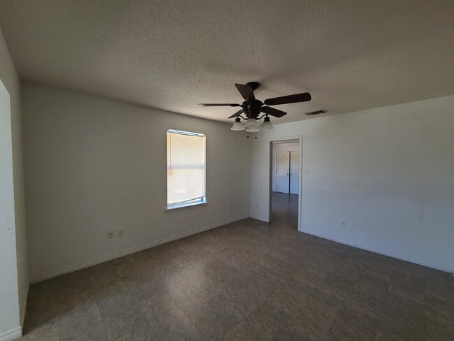 Building Photo - 3541 Kings Dr