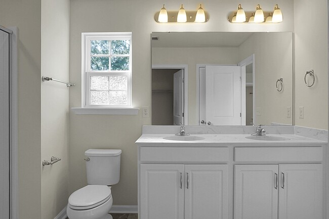 Building Photo - Beautiful 3 Bedroom, 2.5 Bath-Monks Corner in Riverstone