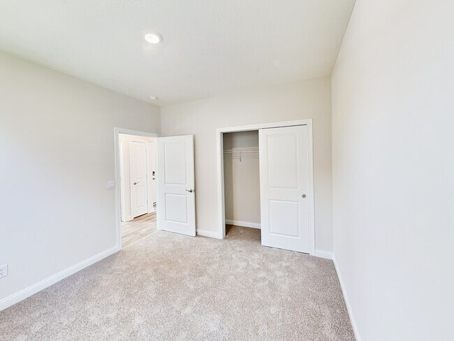 Building Photo - 8842 Faulkner Dr