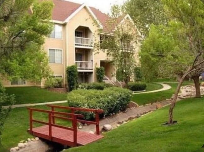 Building Photo - Beautiful 2 bedroom/2 bathroom condo with Mountain View’s
