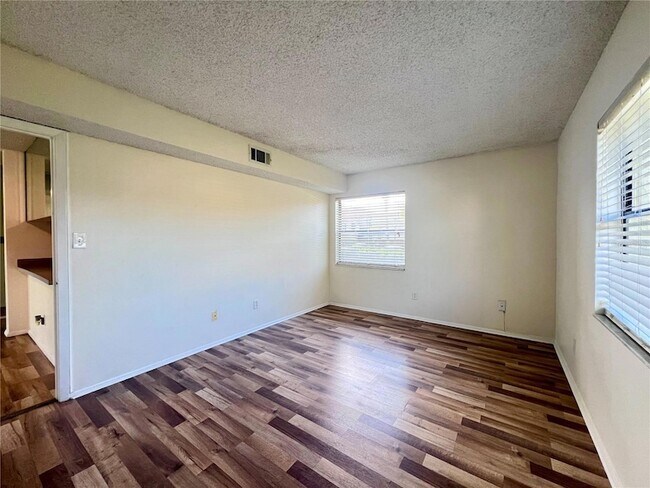 Building Photo - 3233 Candle Ridge Dr