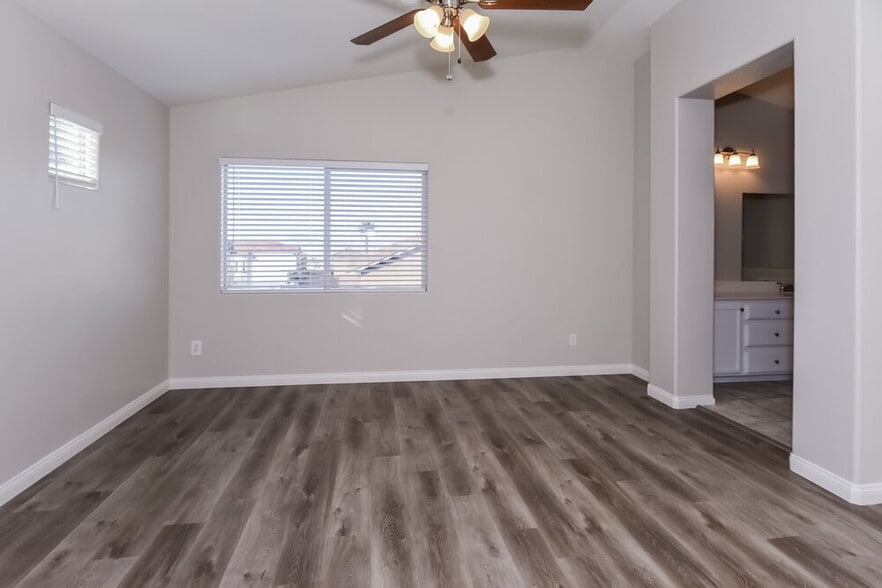 Building Photo - 698 Blooming Sage Ct