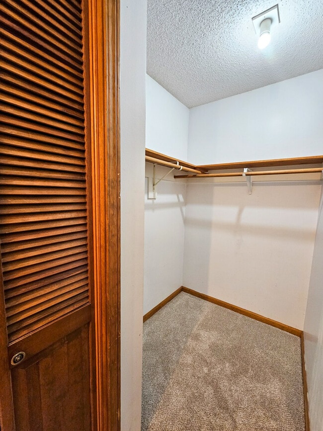 Building Photo - 101 E Hale Lake Rd