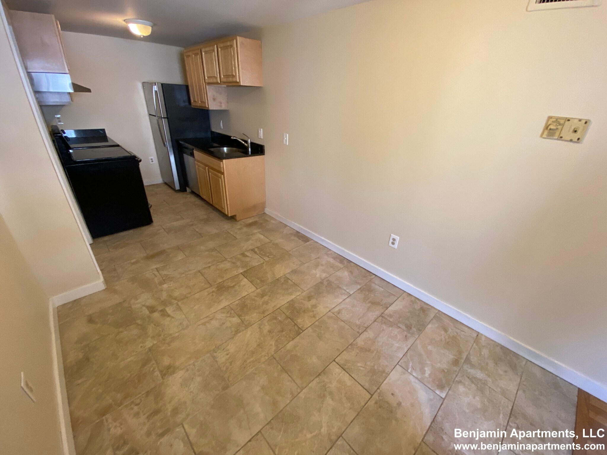 Building Photo - 385 Dorchester St