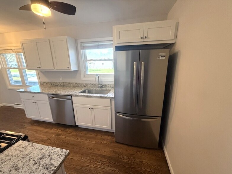 Building Photo - 1725 Elmwood Ln