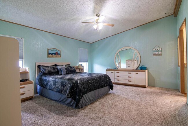 Building Photo - 3146 Longview Dr